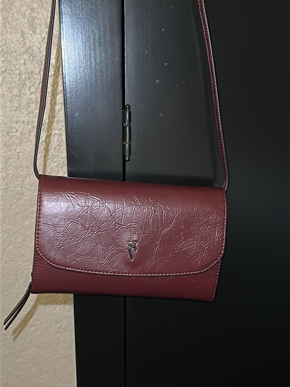 Simply Vera Wang Burgundy Vegan Leather Crossbody bag